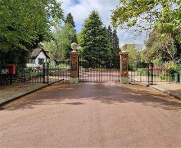 Photograph of entrance gate in Rose Walk