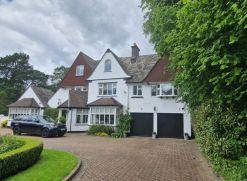 24 Rose Walk