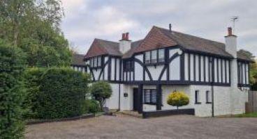 number 17 upper woodcote village