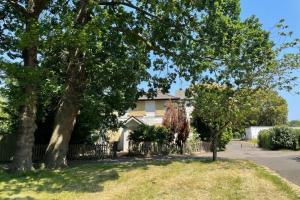 Former park keeper's lodge in Ashburton Park
